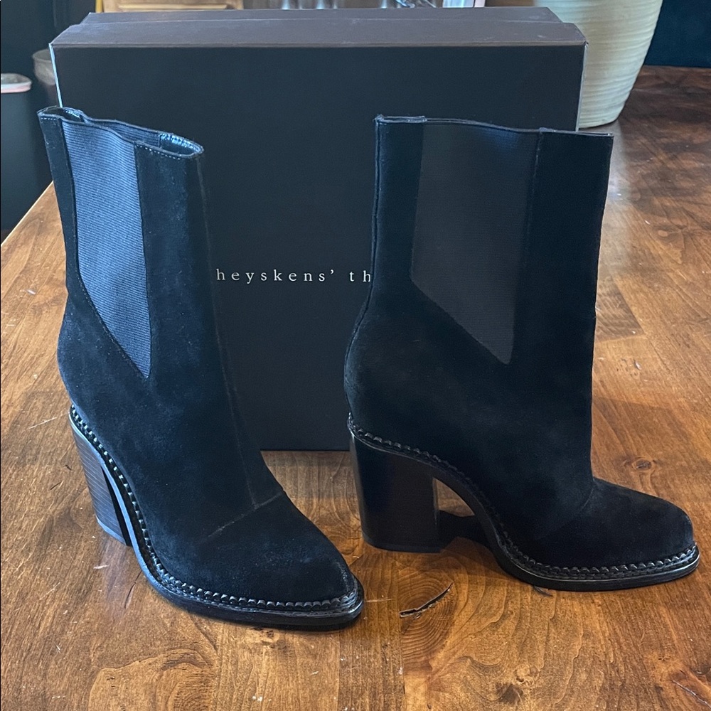 THEYSKEN’S THEORY NIB Black Suede Ankle Boots 36